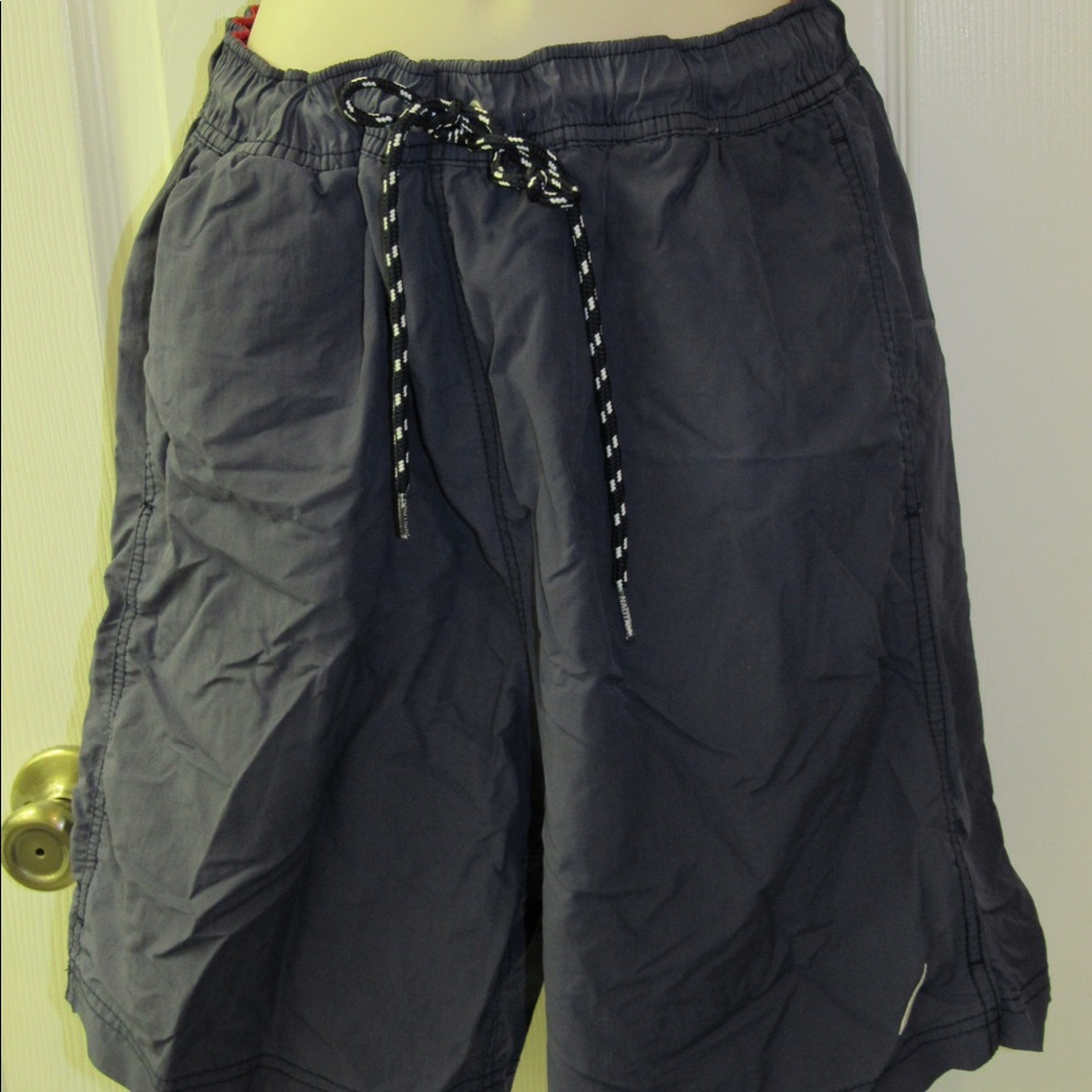 🧚‍♀️ Men’s small Nautica swim trunks